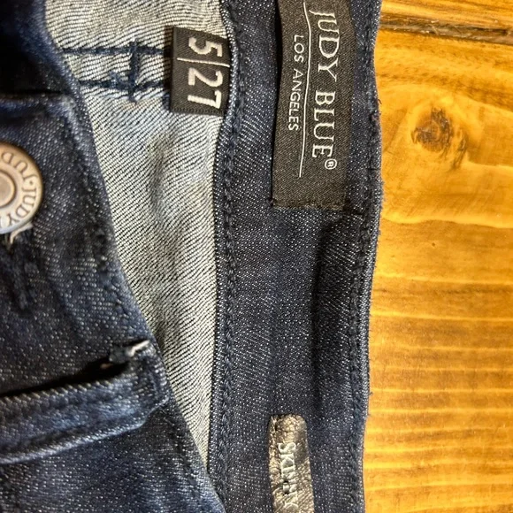 Judy Blue Skinny Blue Jeans Raw Edge Size 27/5 - Picture 5 of 8